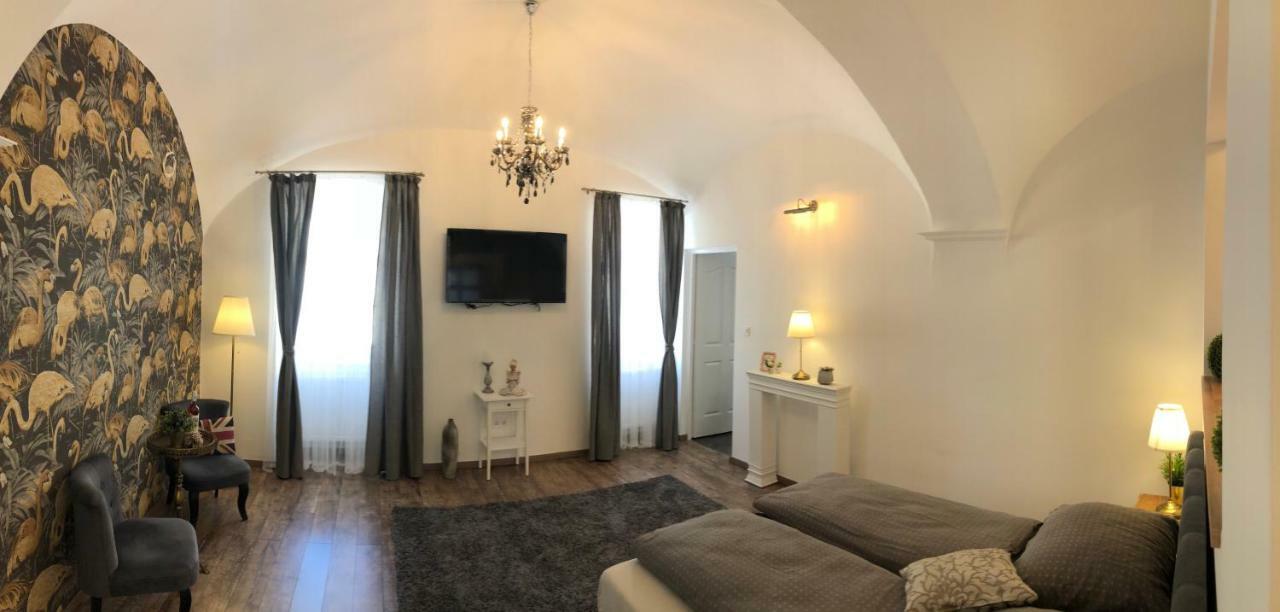 Frank Apartman Deluxe Villa Eger Ngoại thất bức ảnh